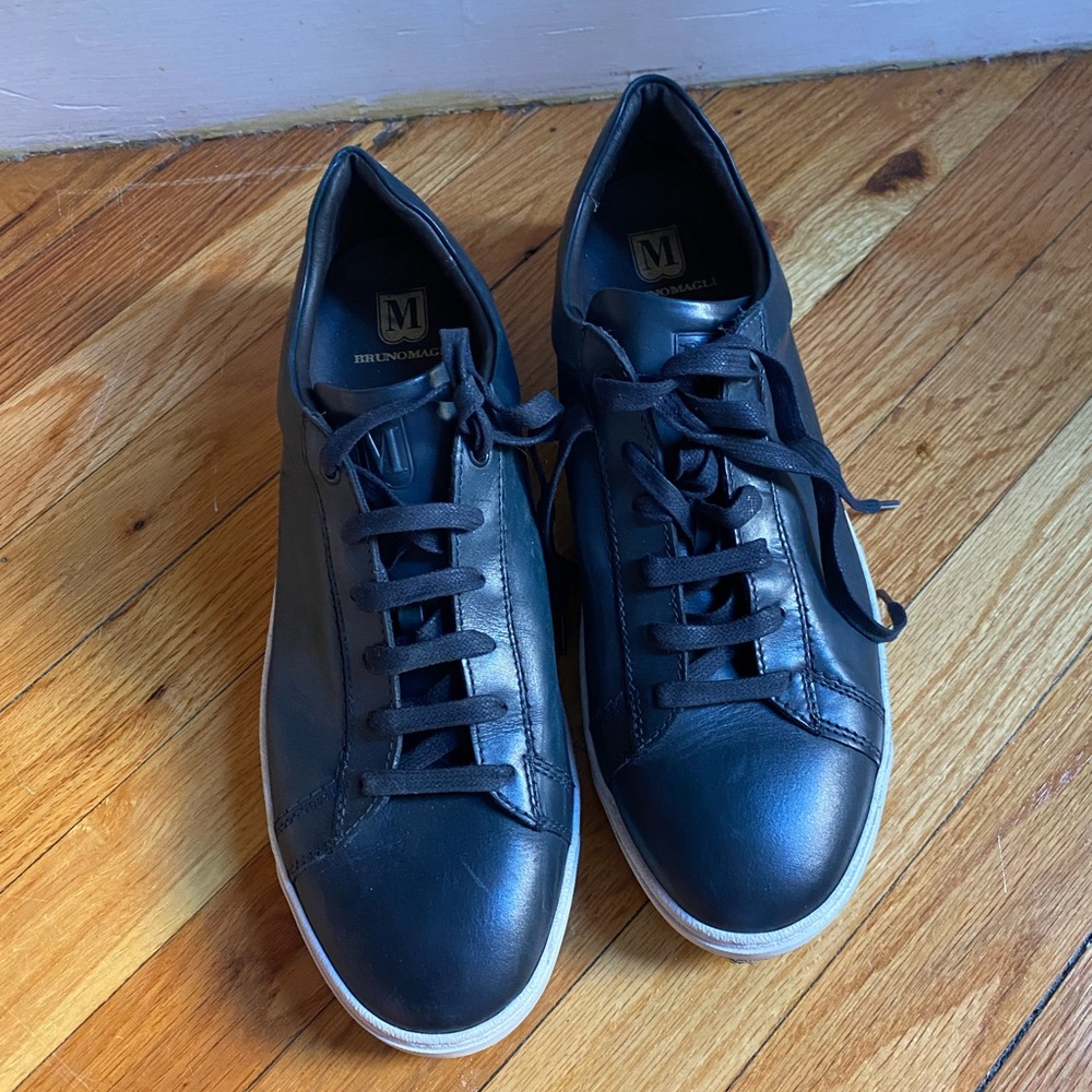 Bruno Magli navy leather sneakers. Male size 12.